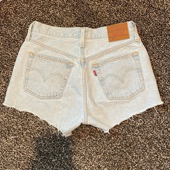 Levi’s High Waisted Denim Shorts - Picture 2 of 4